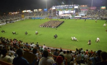 Fiesta Grande. Estadio colmado