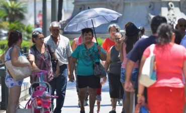 Calor y record de consumo de agua y electricidad