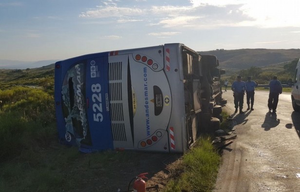 Imputaron al chofer del micro que volcó en Altas Cumbres