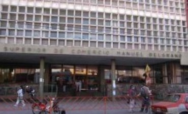 Docentes del Monserrat y el Belgrano continúan con jornada de paro