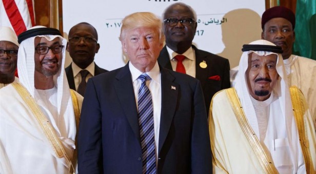 Donald Trump le pide a los árabes que