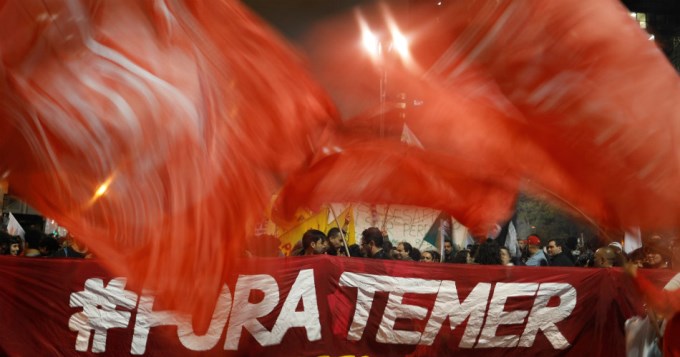 Temer suma pedidos de juicio político y pierde aliados
