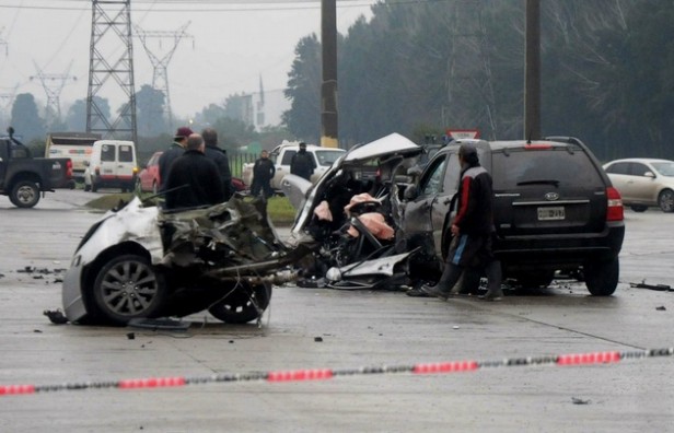 Impresionante choque múltiple en Rosario deja dos muertos