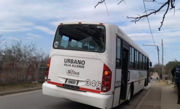 Colectivo apedreado en Polinesias