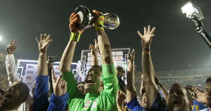 El arquero argentino Guzmán atajó tres penales y le dio el título a Tigres