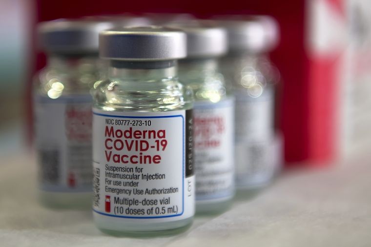 El Gobierno acordó con Moderna por 20 millones de vacunas que recién llegarán dentro de ocho meses