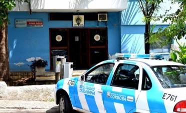 Por la pólemica del subcomisario, allanan a policías