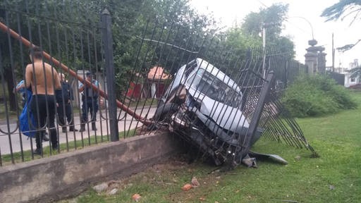 Espectacular choque en plena ciudad durante la madrugada de hoy