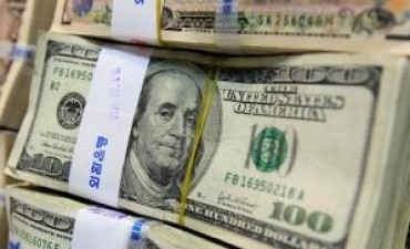 Por las informaciones sobre corrupción K, el dólar siguió en suba